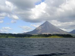 Volcán Arenal y Laguna del Arenal
