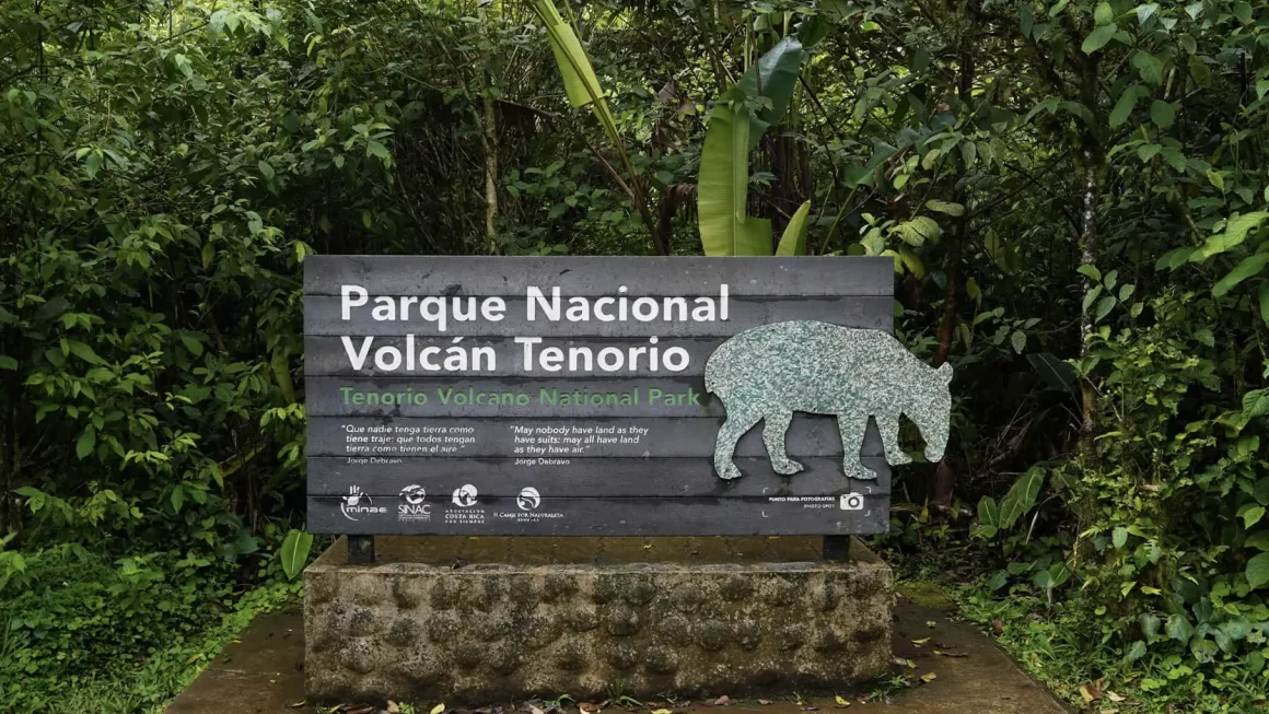 Discover the fascinating history behind Tenorio Volcano National Park and its main attractions!