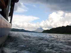 Carro-Bote-Carro en el Lago Arenal