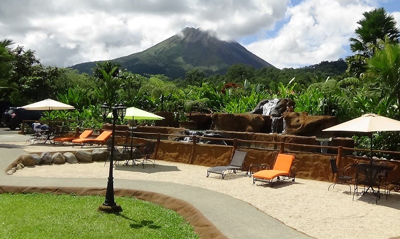 Volcano Lodge and Springs