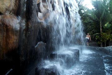 Experience relaxation at Baldi's hot spring facilities!
