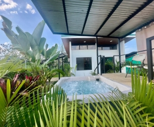 Casita Moderna con Jacuzzi Privado