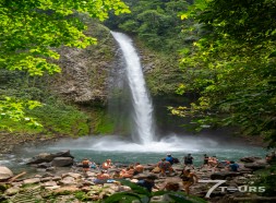 La fortuna waterfall river