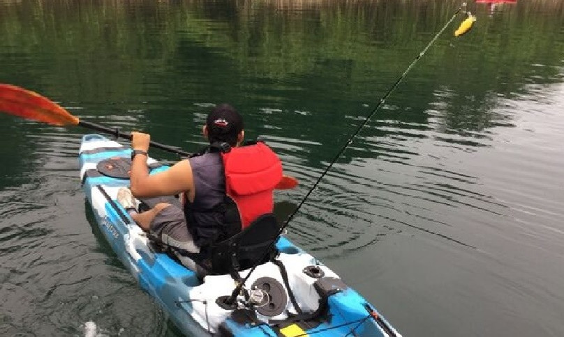 Pesca en el Lago Arenal en Kayak