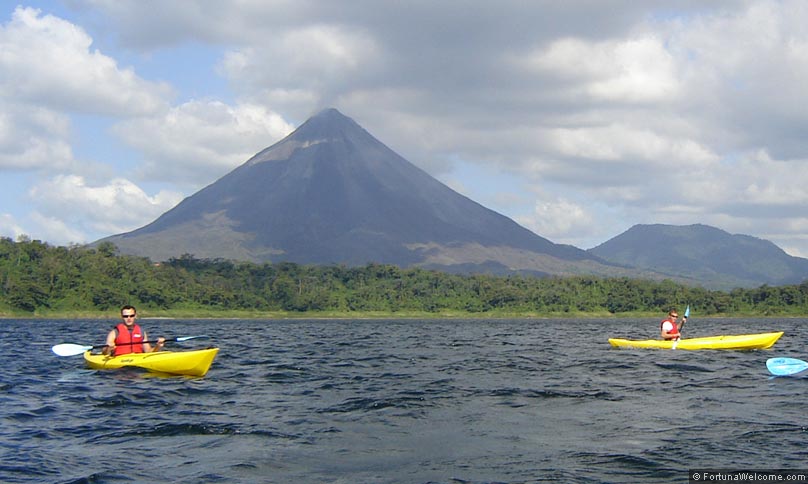 Kayak en el Lago Arenal