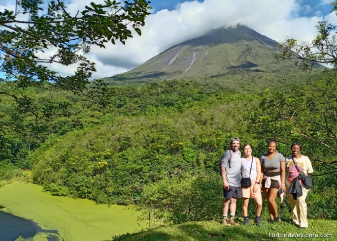 Caminata al Volcán con Aguas Termales Baldí